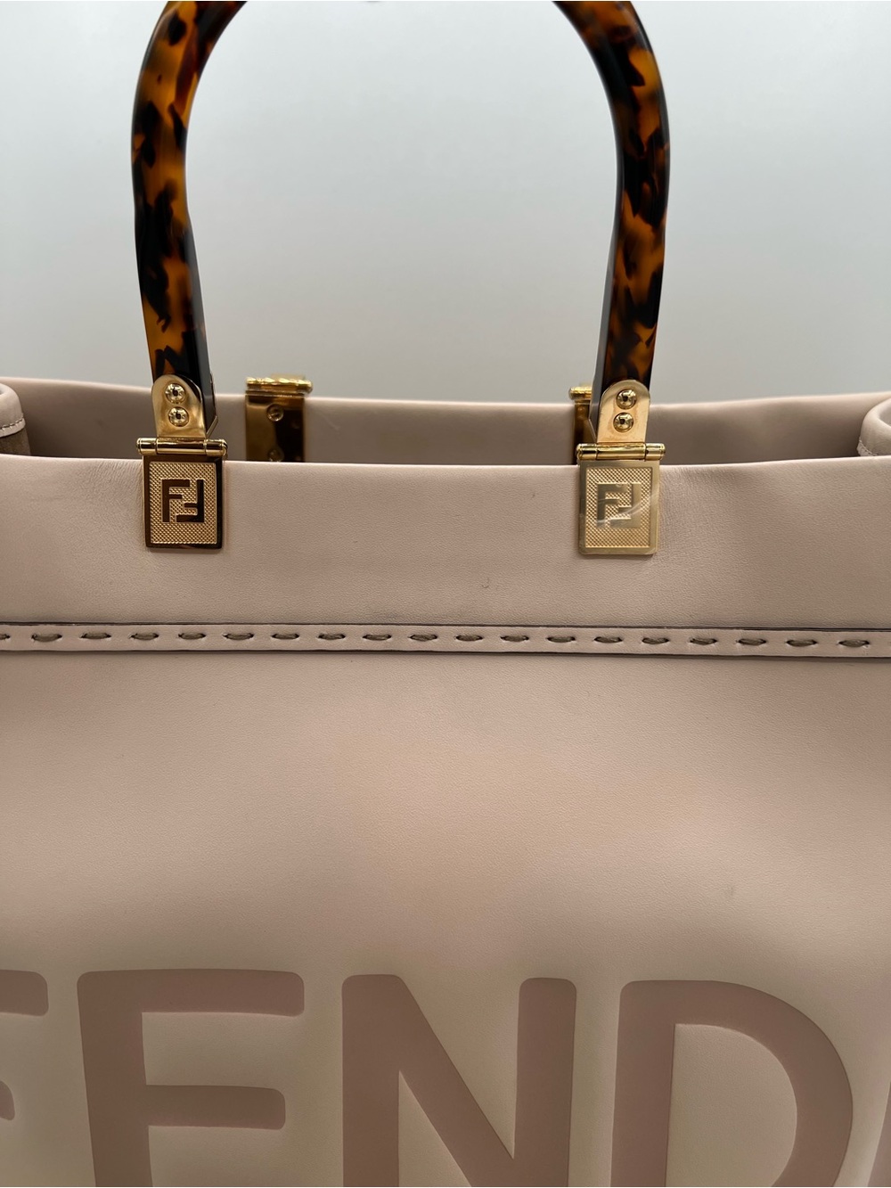 Fendi Leather Sunshine Medium Shopper Tote bag light pink🔥 - Picture 10 of 10